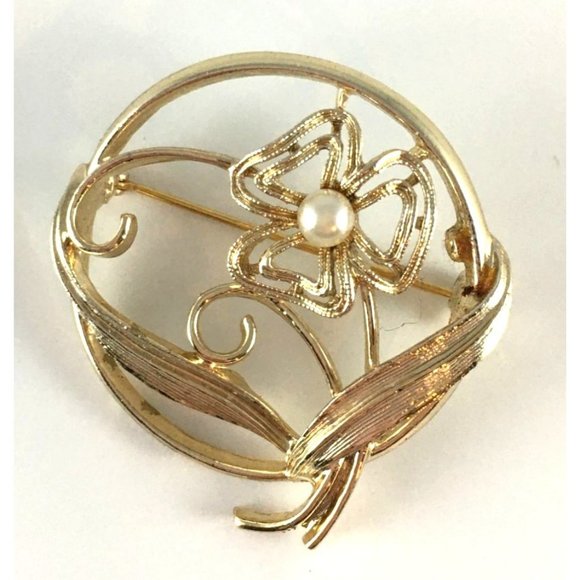 Sarah Coventry Jewelry - Vintage Sarah Coventry Floral Circle Brooch Gold Tone w/ Faux Pearl